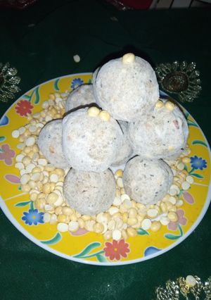 A picture of Roasted gram ladoo with peanuts.