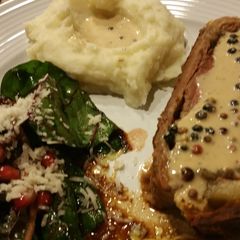 A picture of The Ultimate Beef Wellington.