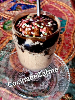 Una foto de Helado cremoso de chocolate y plátano