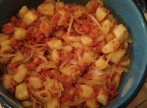Una foto de Papas con chorizo