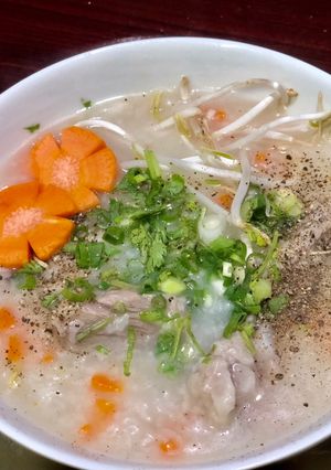 A picture of Pork Rib Congee Made from Leftover Rice.