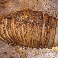 A picture of Hassleback style potatoes.