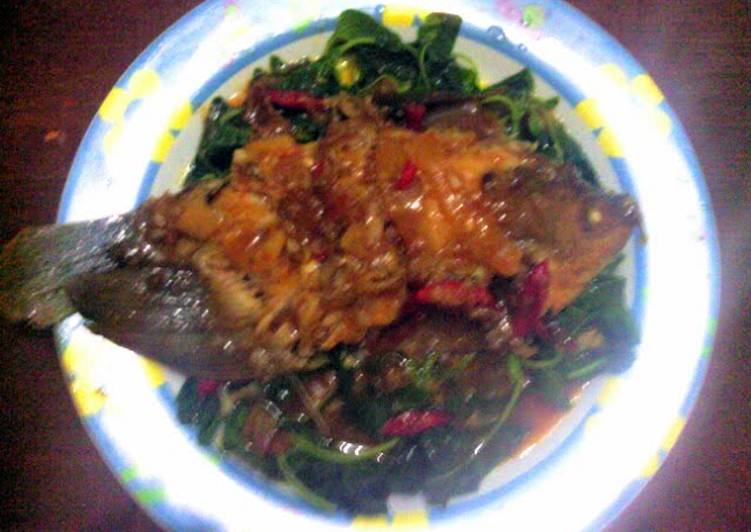 Recipe of Super Quick Homemade Gurame fish spinach sweetish acid and spice