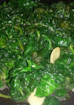 A picture of Spinach and Garlic.