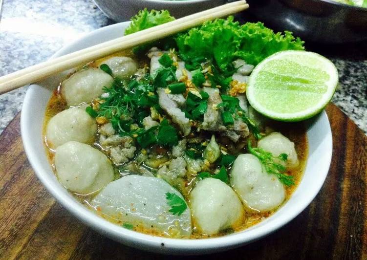 Recipe of Favorite Kanya&#39;s Pork Noodles Soup