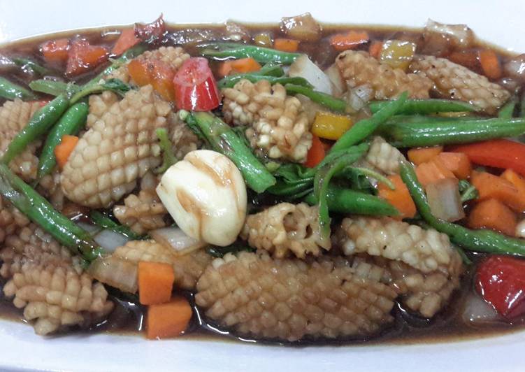 Simple Way to Prepare Appetizing Kanya's Squids and Beans