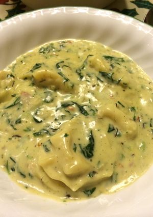 A picture of Creamy Tortellini Soup.