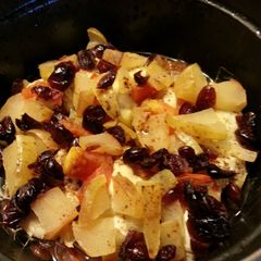 A picture of Apples and Chicken (dutch oven).