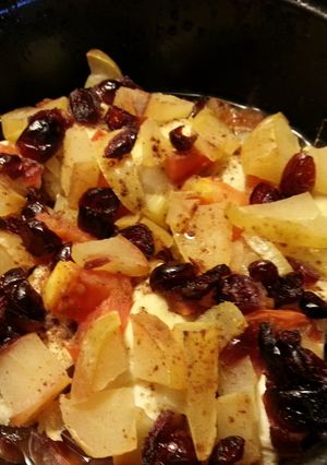A picture of Apples and Chicken (dutch oven).