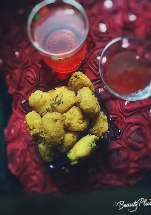 A picture of Moong daal vada (Warra).