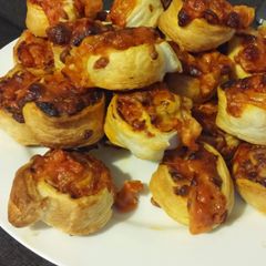 A picture of Pizza Pinwheels.
