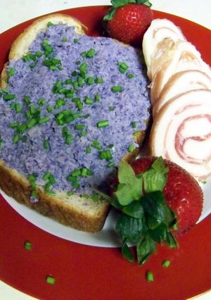 A picture of Purple Cauliflower Puree.