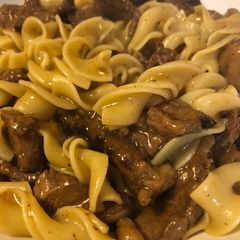 A picture of Beef Tips and Noodles.