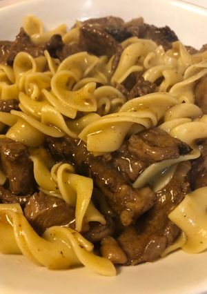 A picture of Beef Tips and Noodles.