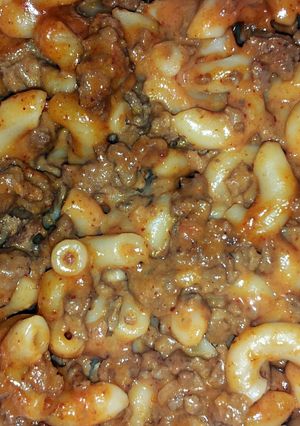 A picture of Chili Mac 'n Cheese.