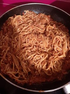 Una foto de Espaguettis con Calabacín y verduras+carne picada