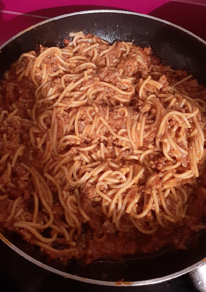 Una foto de Espaguettis con Calabacín y verduras+carne picada