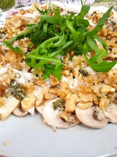 Una foto de Carpaccio de champiñones