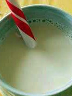 A picture of hot peppermint white cocoa.