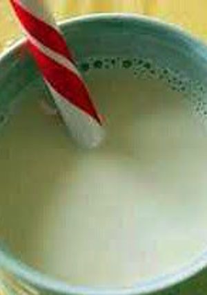 A picture of hot peppermint white cocoa.