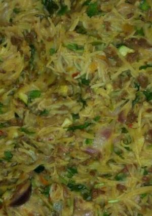 A picture of Pasta and minced meat with vegetables.