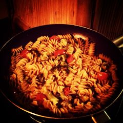 A picture of Lilhpster's Vegan Broccoli & Tomato Pasta.