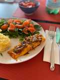 Salmón caramelizado a la miel, naranja y romero