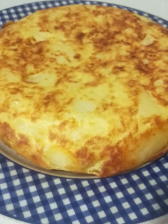 Una foto de Tortilla de patatas ligera (patatas hechas en Olla Gm g)