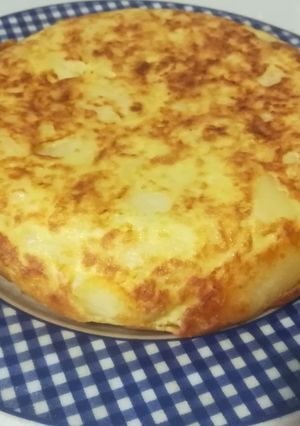 Una foto de Tortilla de patatas ligera (patatas hechas en Olla Gm g)