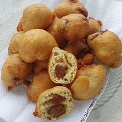 A picture of Bola bola kue keranjang.