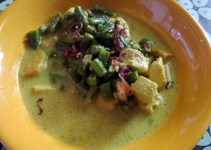 Ini dia! Bagaimana cara membuat Sayur kacang panjang + tahu santan  nagih banget