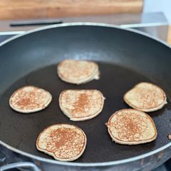 A picture of Banana porridge pancakes.
