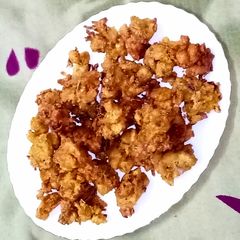 A picture of Left over pasta pakoray.