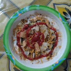 A picture of Dahi phulki chat.