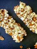 Barrette di sorgo e farro soffiati con fiocchi d’avena e albicocche