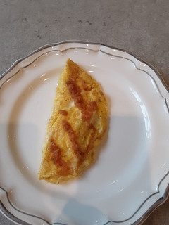 Una foto de Omelette de queso 😘😘