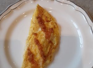 Una foto de Omelette de queso 😘😘
