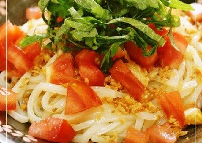 Cold Salad-Style Udon Noodles with Tomatoes and Shiso Leaves