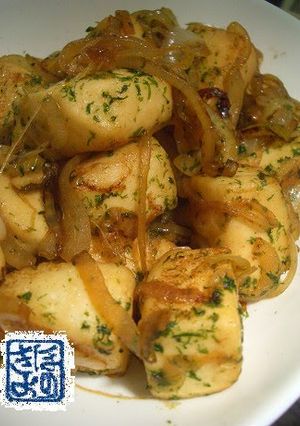 A picture of Sautéed Hanpen Seasoned with Mentsuyu and Ao-nori Seaweed.