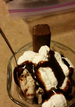 A picture of Three Musketeers moose track ice cream.