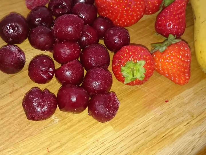 Recipe Strawberry Raspberry Cherry Banana Smoothie the So Delicious Appealing