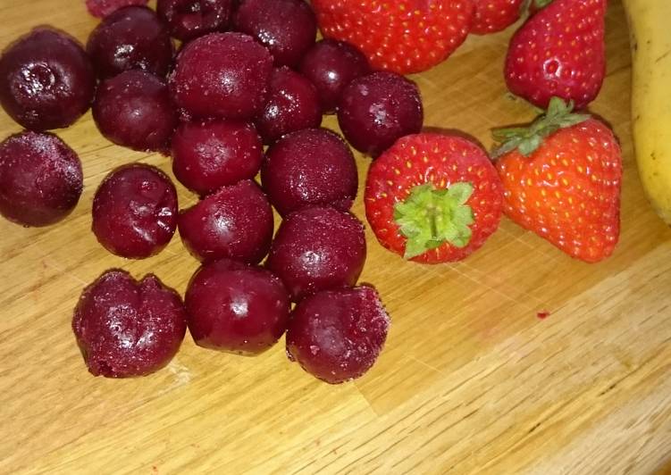 Steps to Make Yummy Strawberry Raspberry Cherry Banana Smoothie