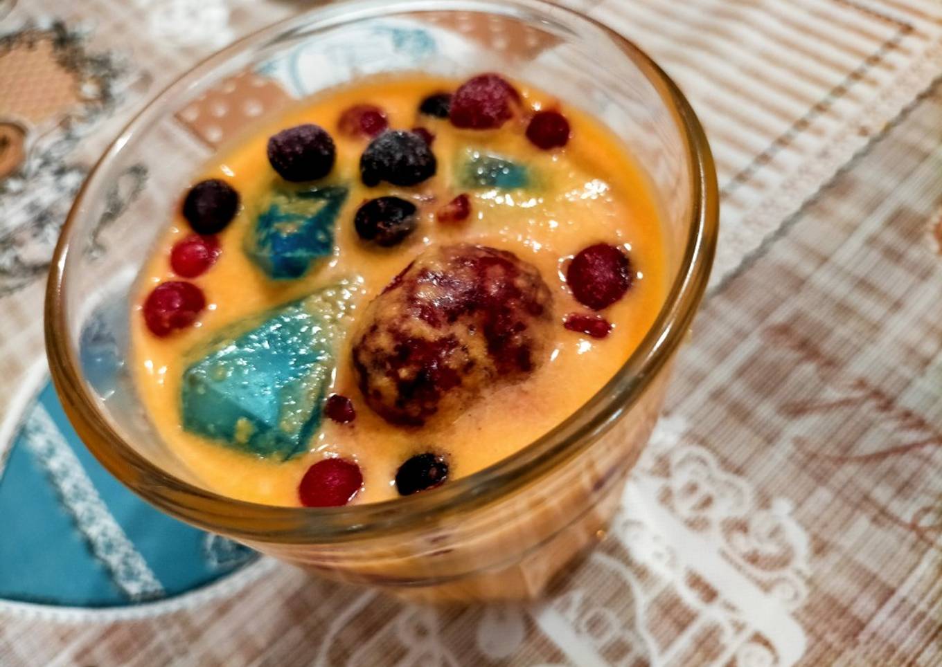 Gazpacho de melón cantaloup con frutos rojos