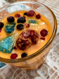 Una foto de Gazpacho de melón cantaloup con frutos rojos