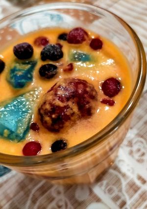 Una foto de Gazpacho de melón cantaloup con frutos rojos
