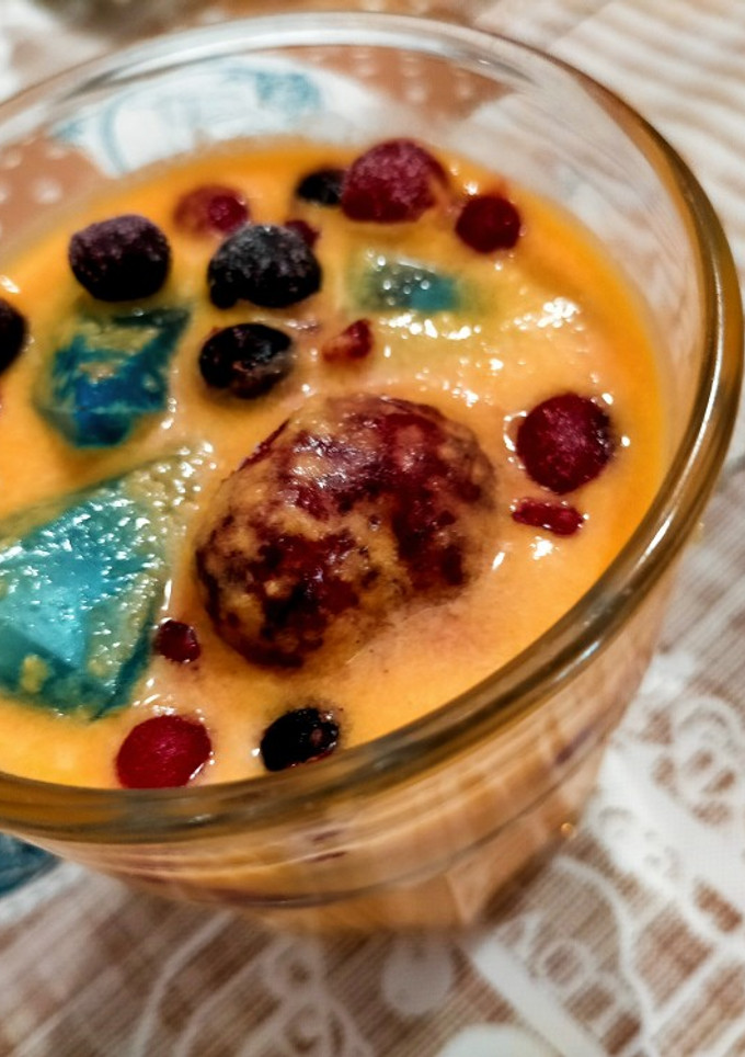 Una foto de Gazpacho de melón cantaloup con frutos rojos