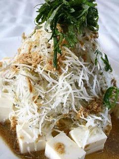 A picture of Tofu and Daikon Radish Salad with Chirimen Jako and Sesame Seeds.