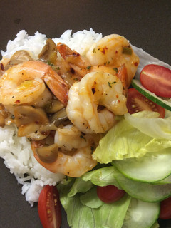 A picture of Shrimp with mushroom in butter sauce.