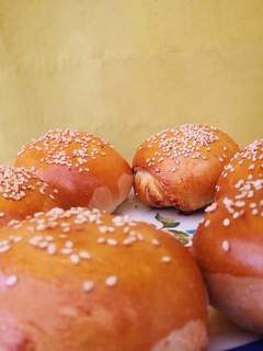 Una foto de Bollos rellenos de queso crema y jamón