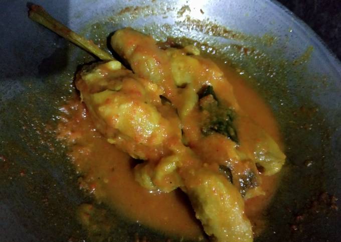 Langkah Mudah untuk Menyiapkan Ayam bumbu rujak pedas, Sempurna